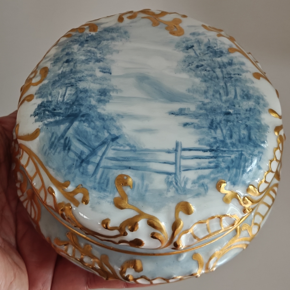 Antique Tressemanes & Vogt T&V Limoges Porcelain Decorative Keepsake Box